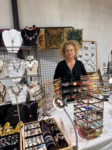 Créatrice de bijoux en résine